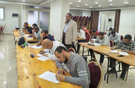متابعة الأستاذ عبدالله بدران للامتحانات