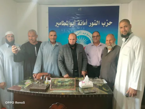 بالصور.. "أبوخطيب" يلتقي بأهالي الدائرة لتلقي طلباتهم والسعي في حلها
