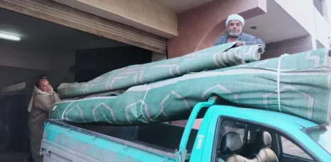 جانب من استلام الفرش