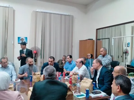 أحمد حمدي يشارك في لقاء للوقوف على ما تم إنجازه بشركتي مصر للغزل والنسيج وصباغي البيضا