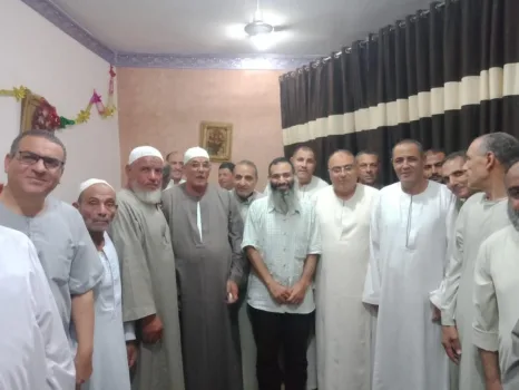 أحمد حمدي يلتقي بأهالي "قومبانية لوقين" لمتابعة أعمال مشروع حياة كريمة