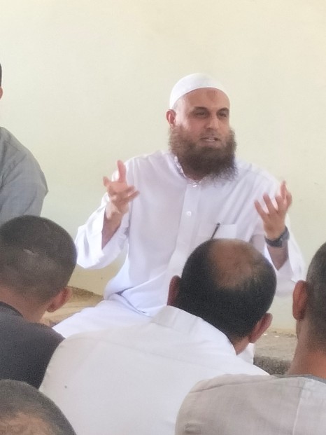 جانب من لقاء النائب بالأهالي