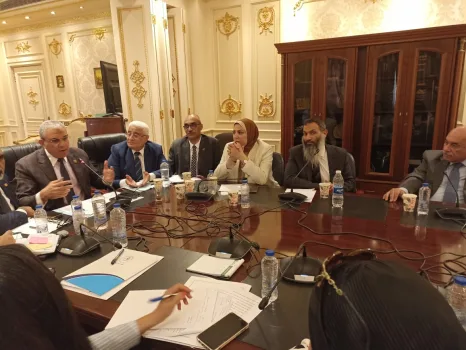 بعد طلبات الإحاطة المقدمة من النائب أحمد حمدي.. الموافقة على إعادة 46 ألف عامل بشركات الغزل والنسيج للتأمين الصحي