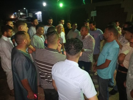 جانب من لقاء النائب بالأهالي