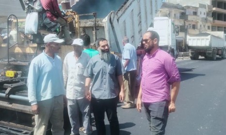 جانب من متابعة النائب أحمد حمدي لأعمال الرصف