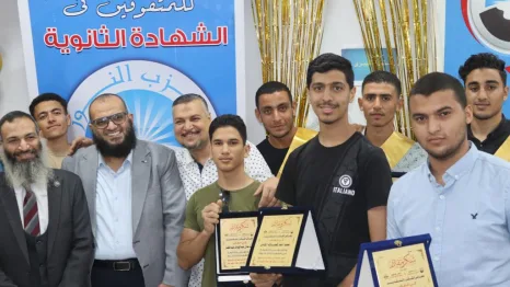 بمشاركة "بسيوني وحمدي وهيبة وغنيم".. "النور" بكفر الدوار يكرم متفوقي الثانوية في حفله السنوي.. صور