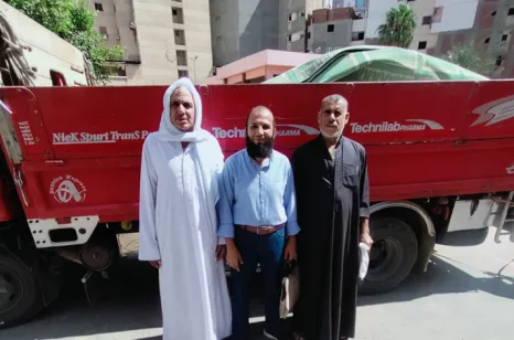 جانب من تسليم فرش مسجد الفرنساوي