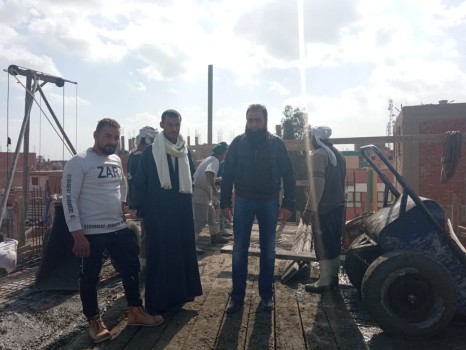 جانب من صب سقف الحضانات