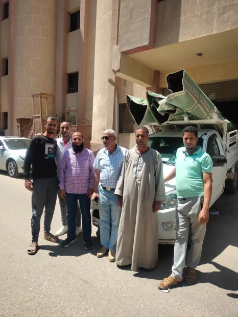 بالصور.. وفد مكتب النائب أحمد حمدي يشارك الأهالي فرحتهم باستلام فرش مسجد العسجي بقرية "الملقة"