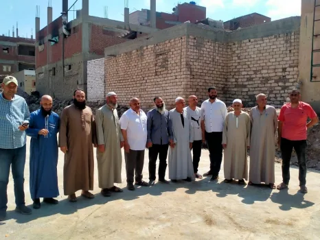 "حمدي" يتابع أعمال إنشاء المعهد الديني الأزهري بقرية "معمل القزاز" بكفر الدوار.. صور