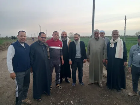 "حمدي" يتابع أعمال تمهيد الطريق من الدولي حتى قرية "أبيس الثالثة"