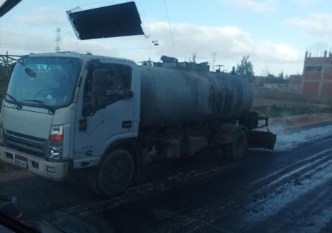 جانب من استئناف رصف الطريق