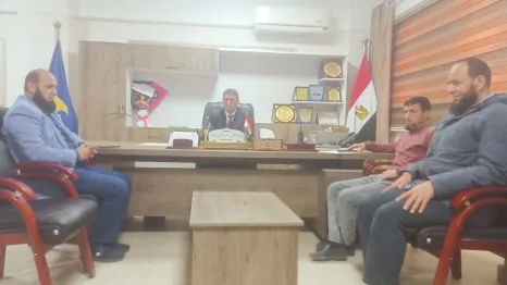 "أبو خطيب" يلتقي رئيس مجلس مدينة أبو المطامير.. ويستمع لمطالب المواطنين في اللقاء الدوري بمكتبه.. صور