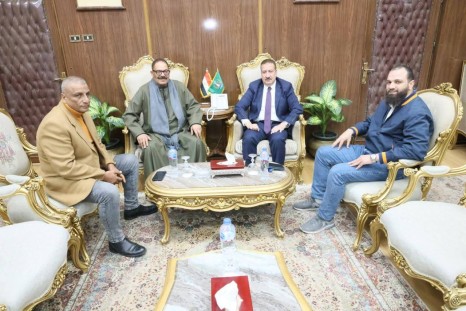 جانب من لقاء المحافظ بالنواب