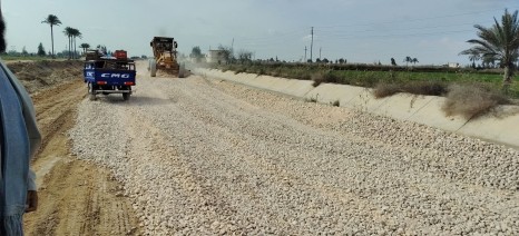 جانب من متابعة الطريق