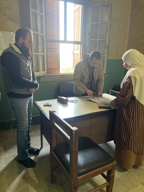 جانب من متابعة العمل بالوحدة الصحية