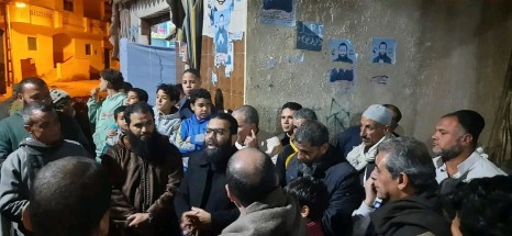 النائب أحمد سعيد أبو عمر يتفقد "النبيرة" لبحث أزمة غرق الشوراع