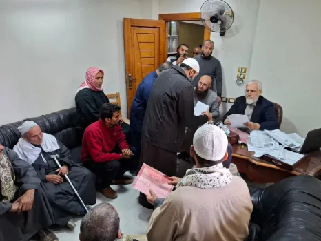 النائب محمد مصطفى خليفة يستقبل المواطنين لبحث مشاكلهم بدائرة كفر الشيخ وقلين