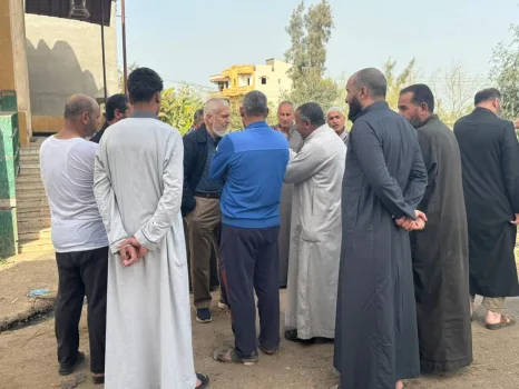النائب محمد مصطفى خليفة يتفقد "عزبة أبو حبيب" بكفر الشيخ لبحث مشاكل الصرف الصحي والخدمات